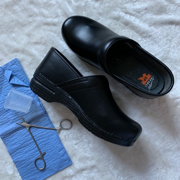 Dansko Shoes - Dansko Clogs - NWOT Size 41 💉